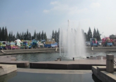 东方绿舟喷泉图片