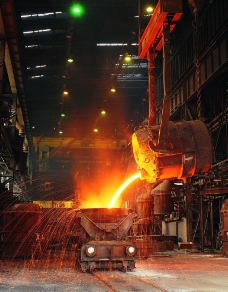 炼钢厂特写图片