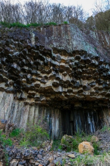 石舍火山岩柱状节理岩图片